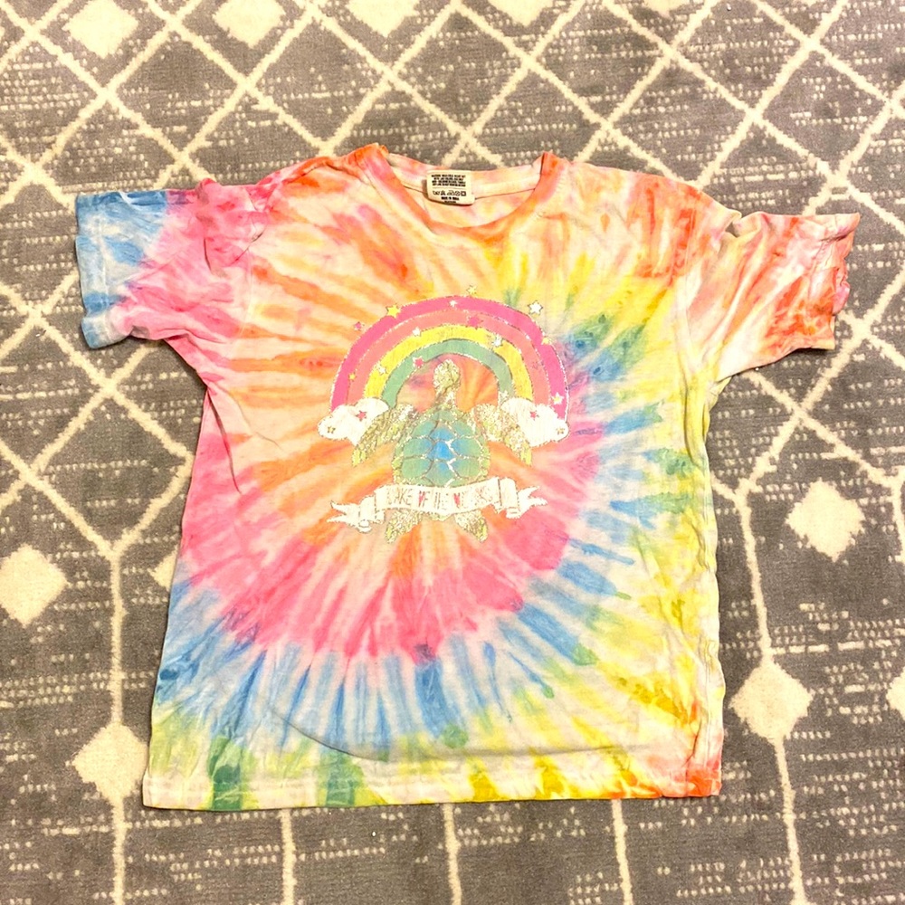 Tee shirt tie-dye